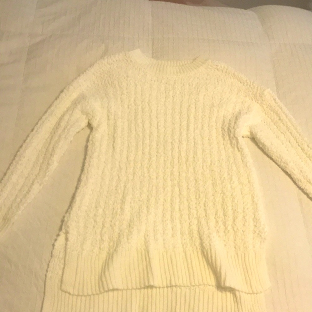 Oversized cute white sweater only worn once